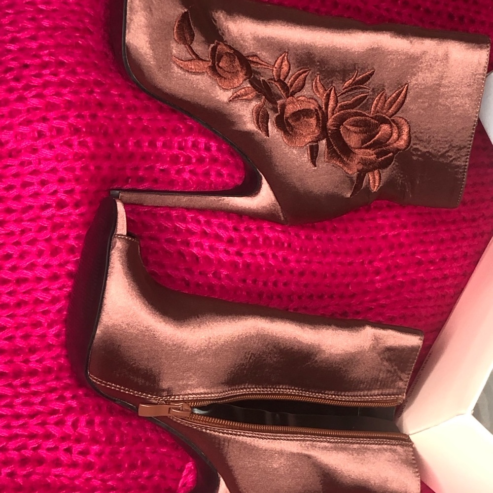 Heels - Picture 4 of 4
